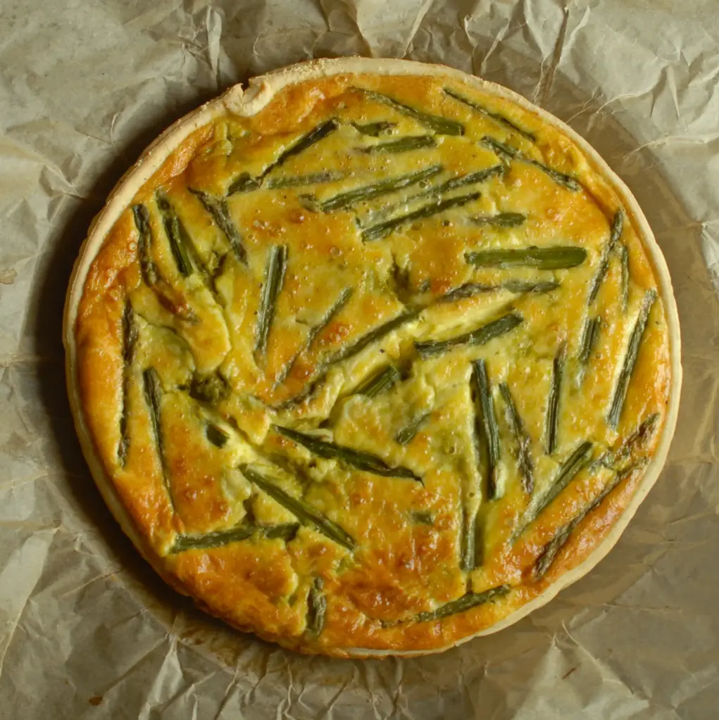 QUICHE MET ASPERGES & PARMEZAAN - BIO - 28CM (APRIL-SEPT.)