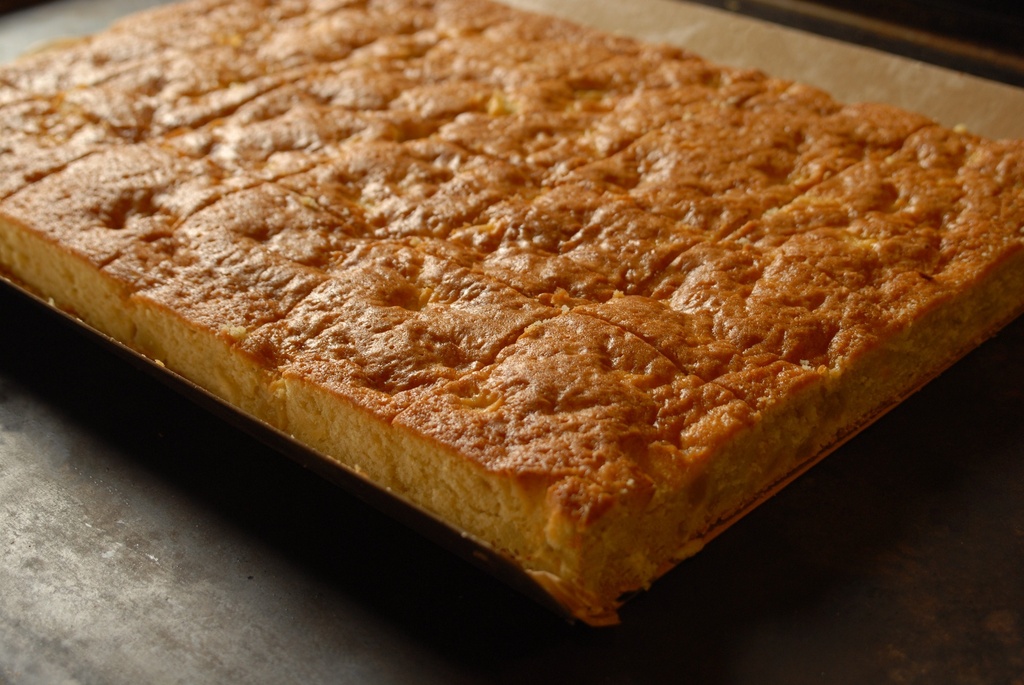 CAKE AUX POMMES - BIO - PLAQUE 30x45cm- 24 parts