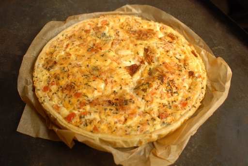[3.2.1.1430 *] QUICHE MET GEITENKAAS & TOMAAT - BIO - 28CM