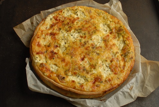 [3.2.1.5421 *] QUICHE ZALM & VERSE KAAS MET KRUIDEN - BIO - 28CM